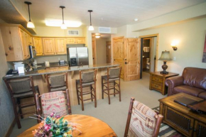 Silverado Lodge Rustic Condo with Private Balcony